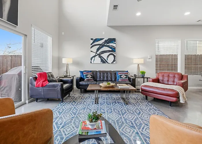 Vakantiehuis Steps To Dickies Arena Lux Garage Parking Fort Worth